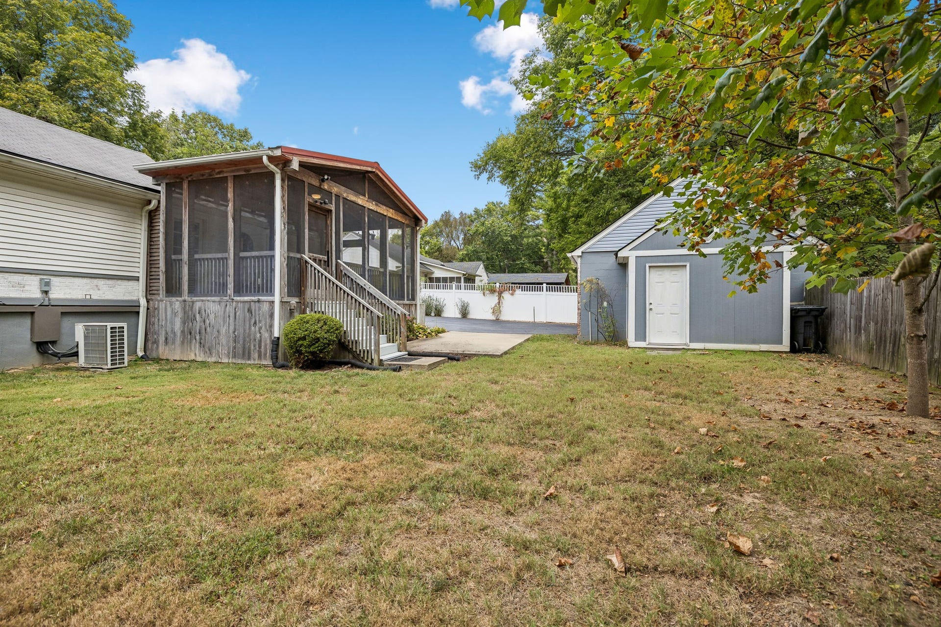 121 Park Cir, Columbia, TN 38401