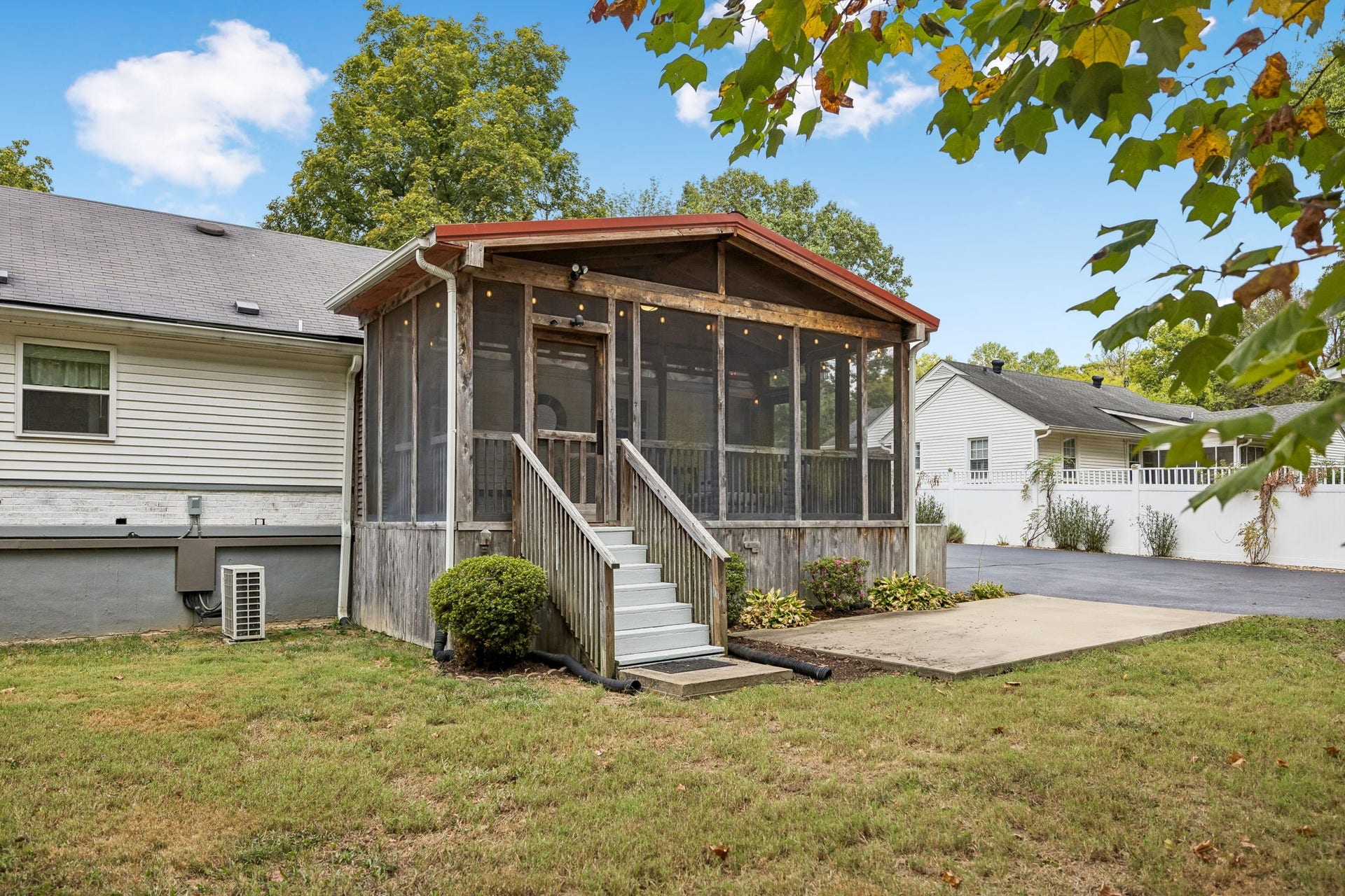 121 Park Cir, Columbia, TN 38401
