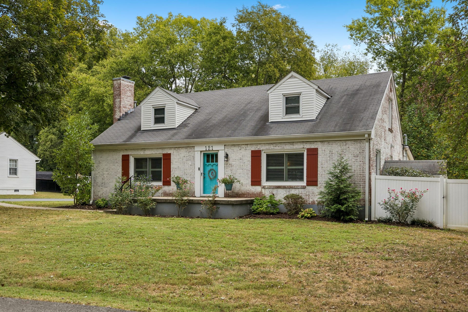 121 Park Cir, Columbia, TN 38401