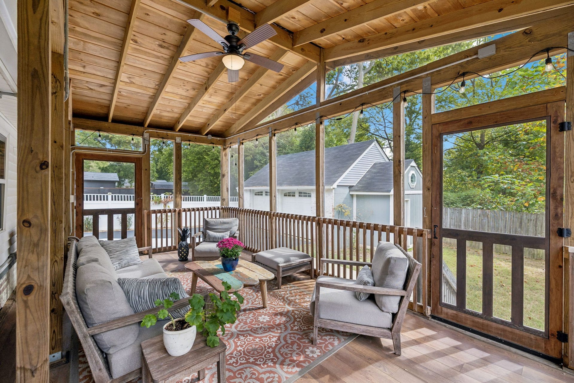 121 Park Cir, Columbia, TN 38401