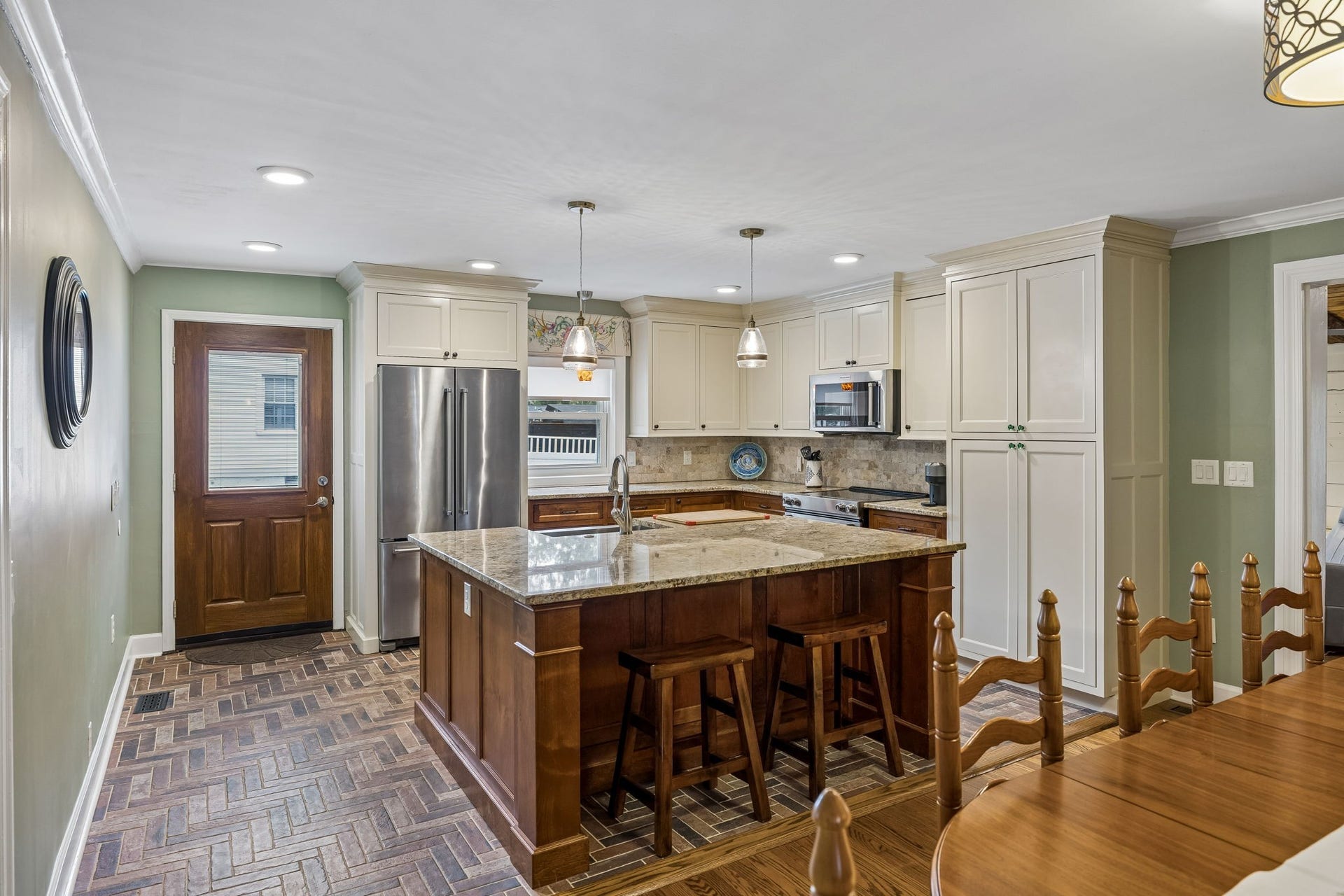 121 Park Cir, Columbia, TN 38401