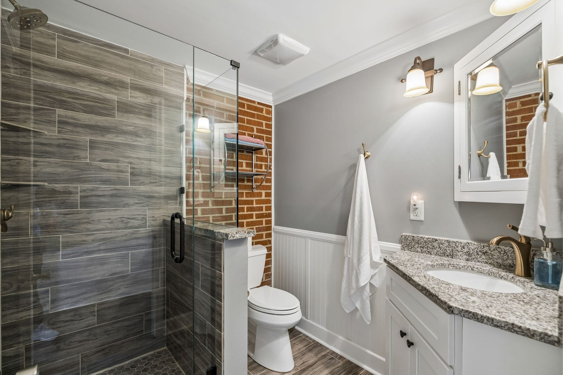 121 Park Cir, Columbia, TN 38401