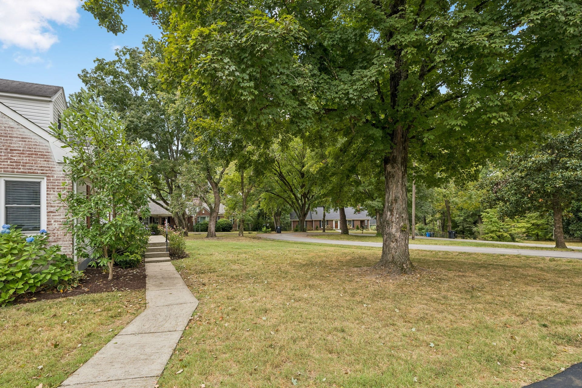 121 Park Cir, Columbia, TN 38401