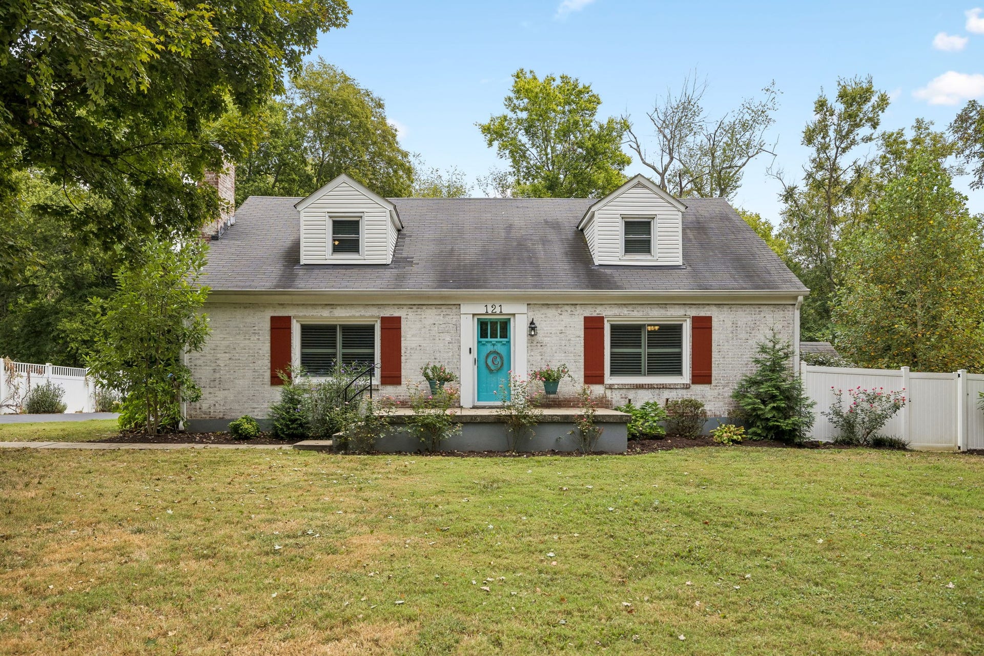 And then you see the setting. A generous front lawn, mature trees, and a peaceful residential backdrop give this home the kind of presence that feels wonderfully established.