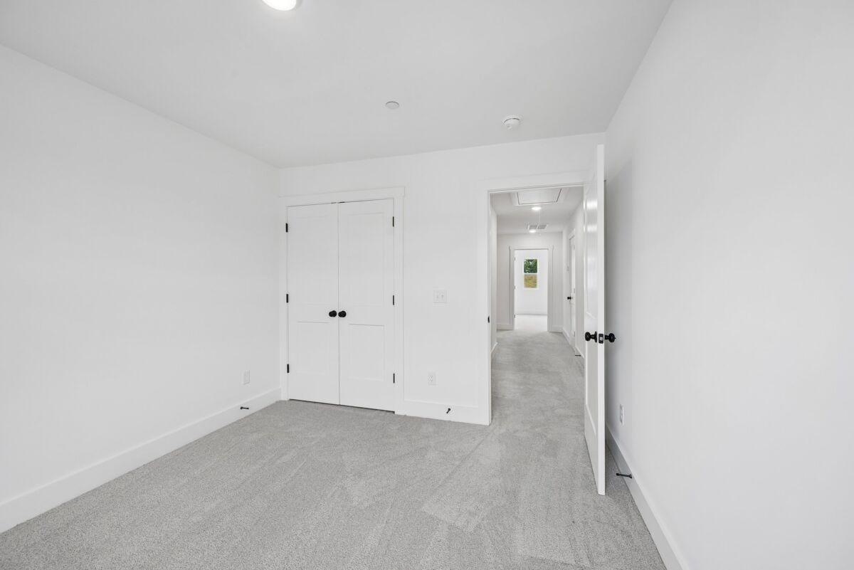2595 Peaceful Valley Dr, Columbia, TN 38401 Bedroom