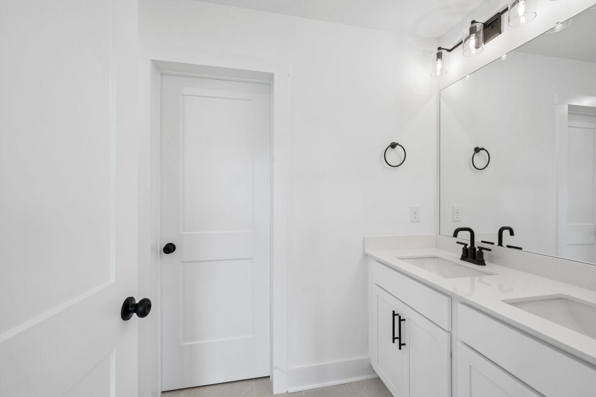 2595 Peaceful Valley Dr, Columbia, TN 38401 Primary Bathroom