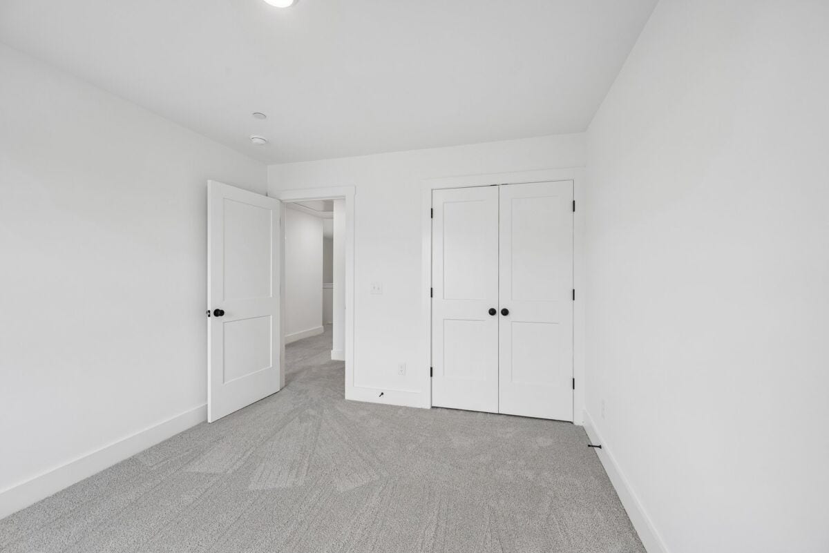 2595 Peaceful Valley Dr, Columbia, TN 38401 Bedroom