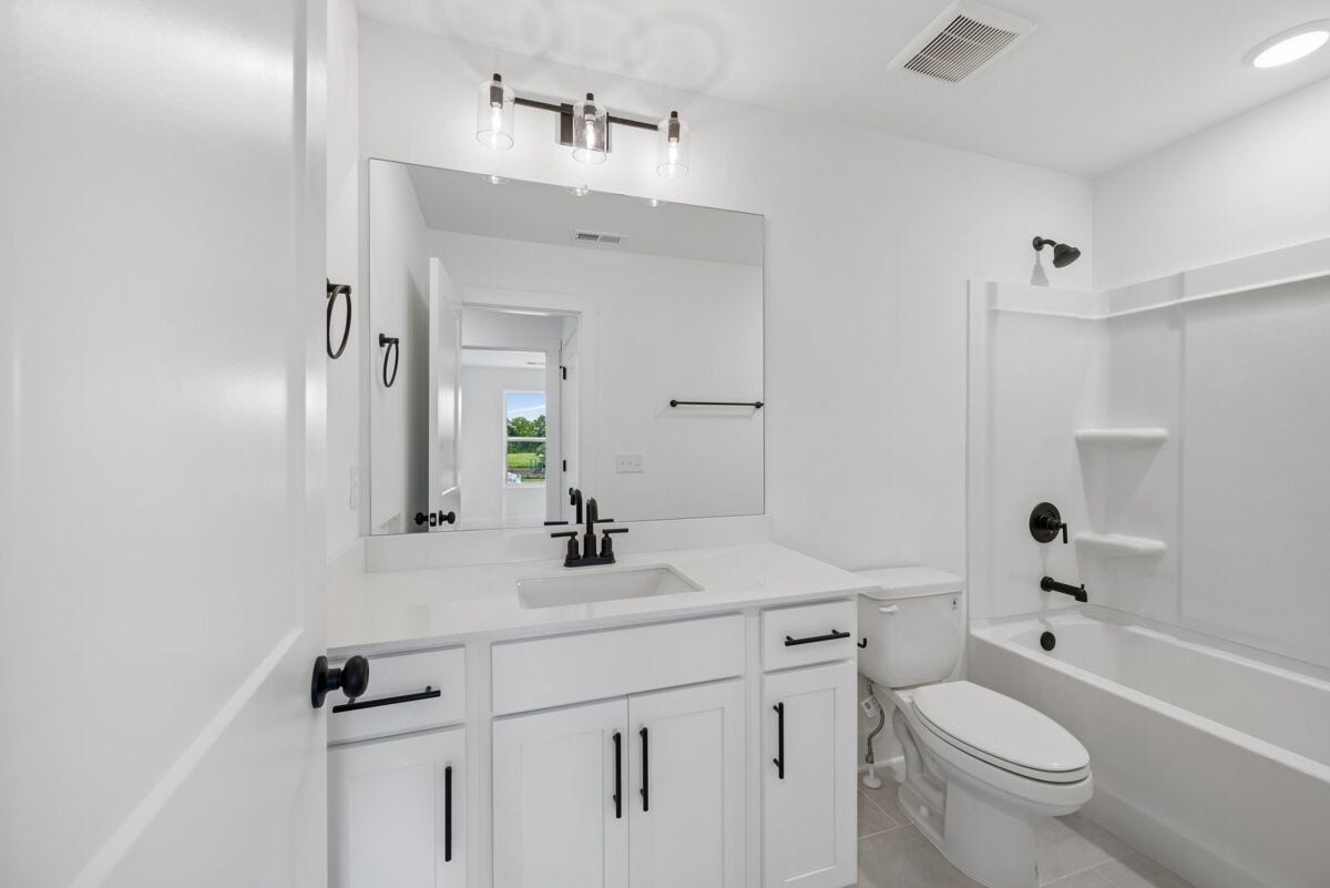 2595 Peaceful Valley Dr, Columbia, TN 38401 Bathroom