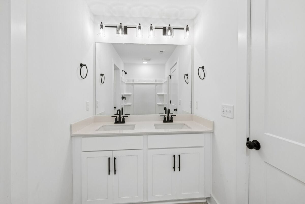 2595 Peaceful Valley Dr, Columbia, TN 38401 Primary Bath