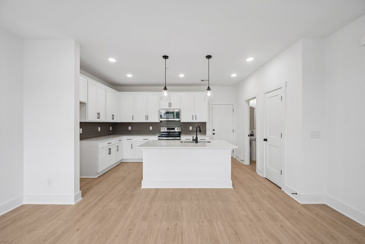 2595 Peaceful Valley Dr, Columbia, TN 38401 Kitchen