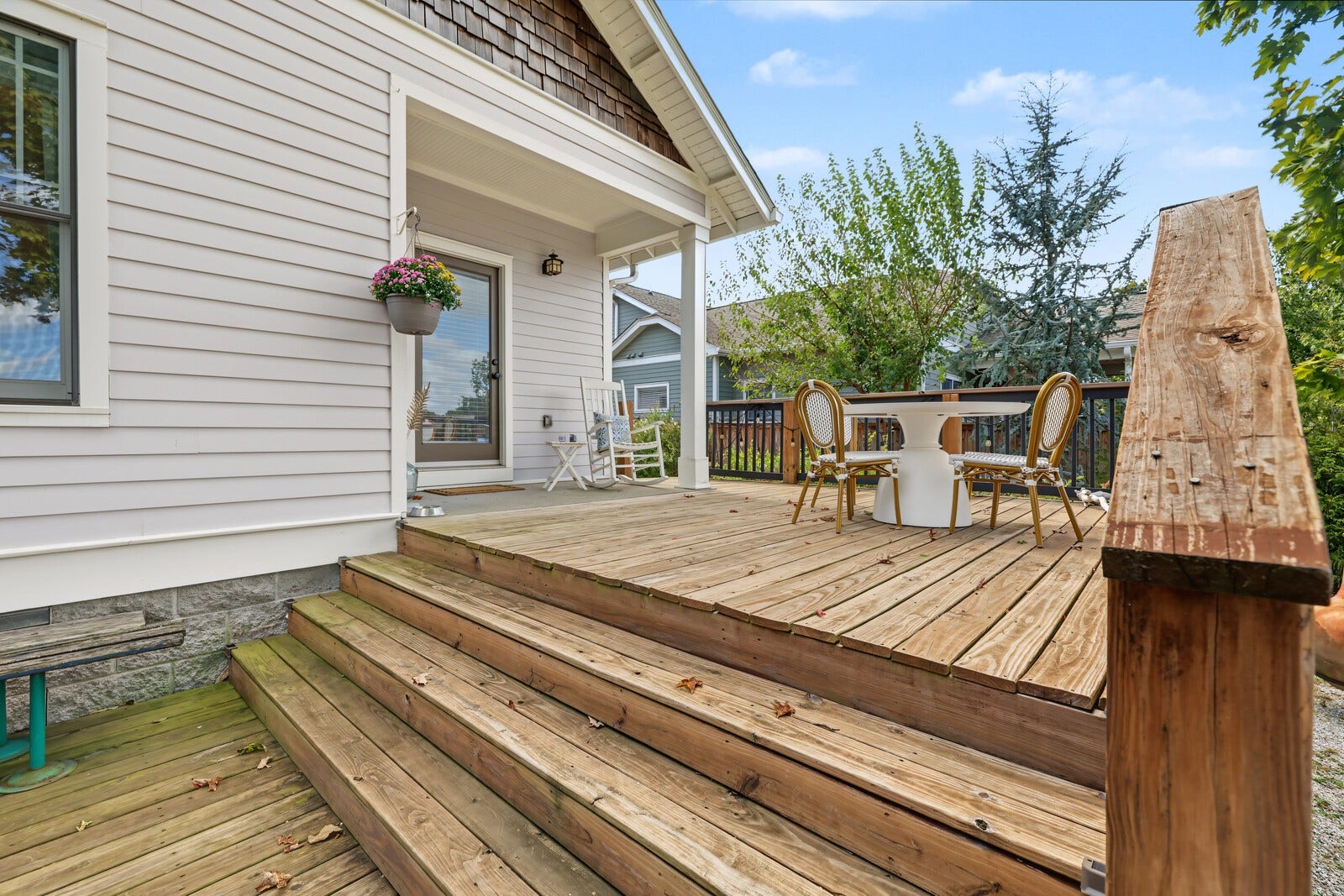 1415 Fatherland St, Nashville, TN 37206 wide steps, large seating areas
