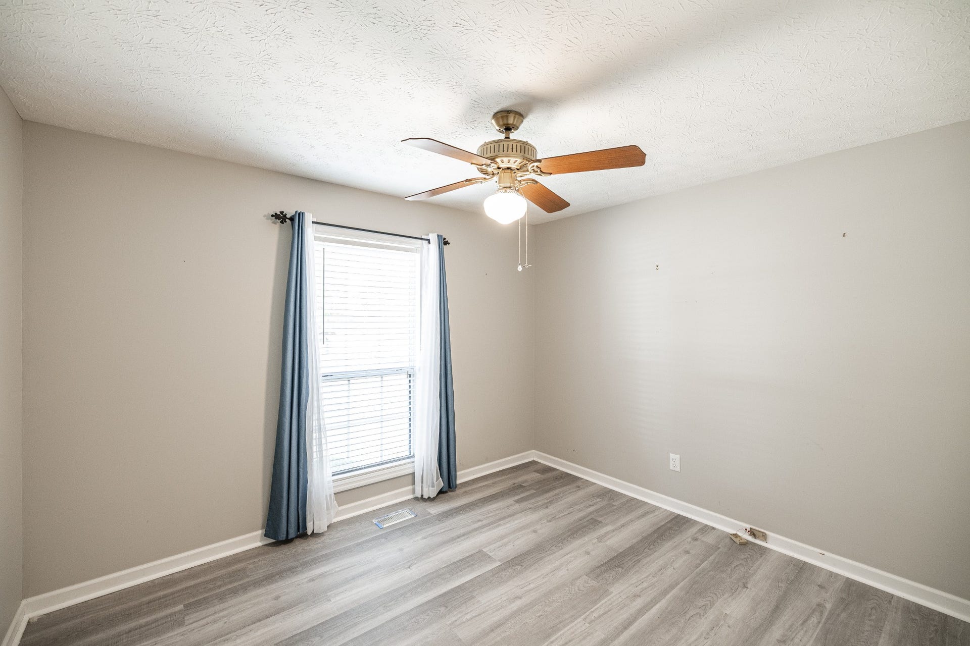 583 Cottonwood Dr, Gallatin, TN 37066 583 Cottonwood Dr, Gallatin, TN 37066