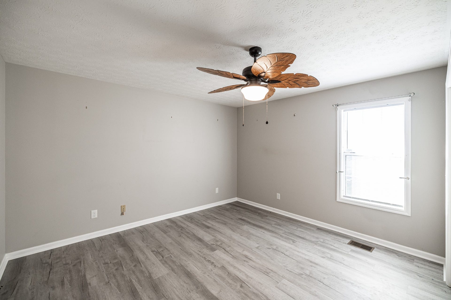 583 Cottonwood Dr, Gallatin, TN 37066 583 Cottonwood Dr, Gallatin, TN 37066