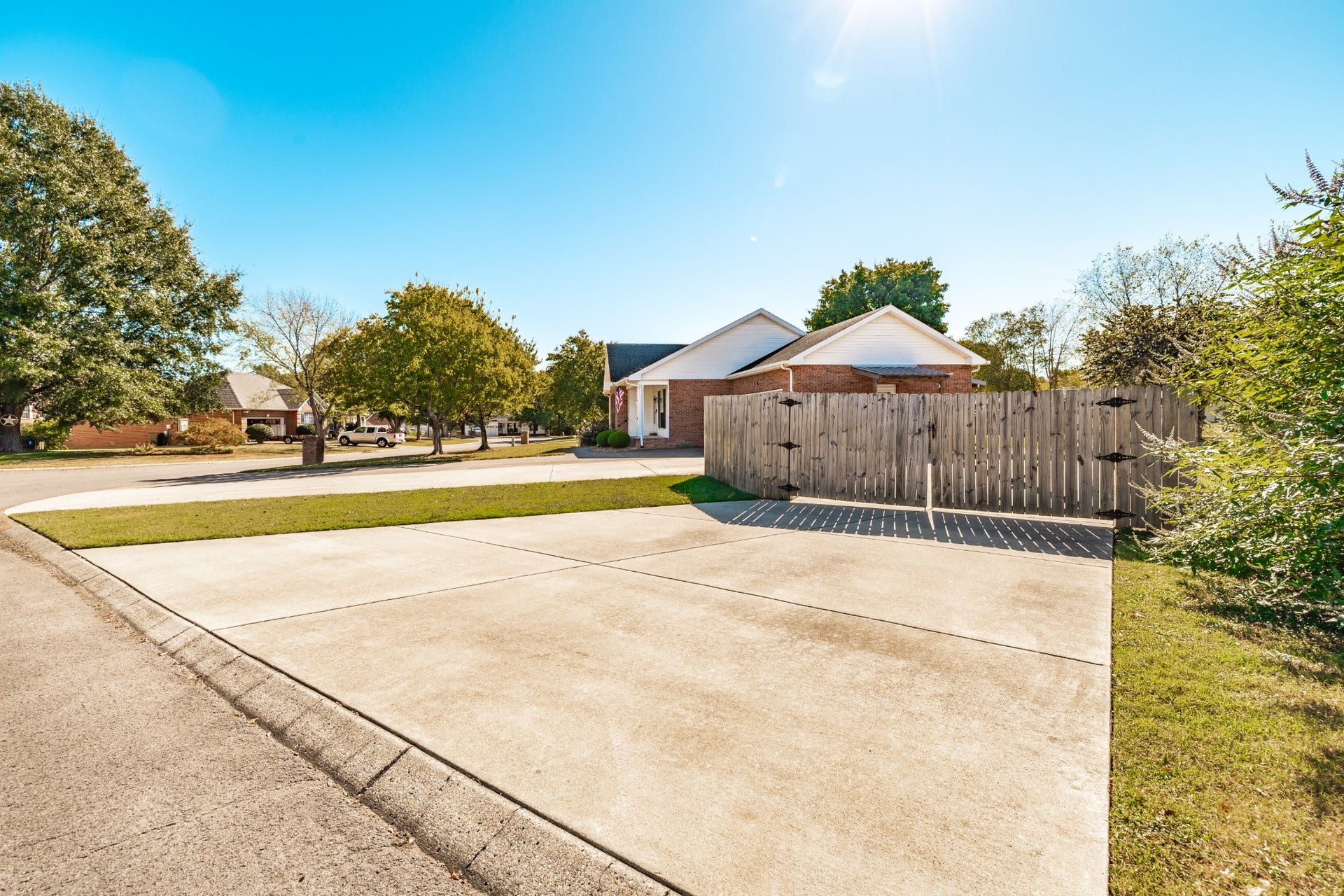 583 Cottonwood Dr, Gallatin, TN 37066 583 Cottonwood Dr, Gallatin, TN 37066