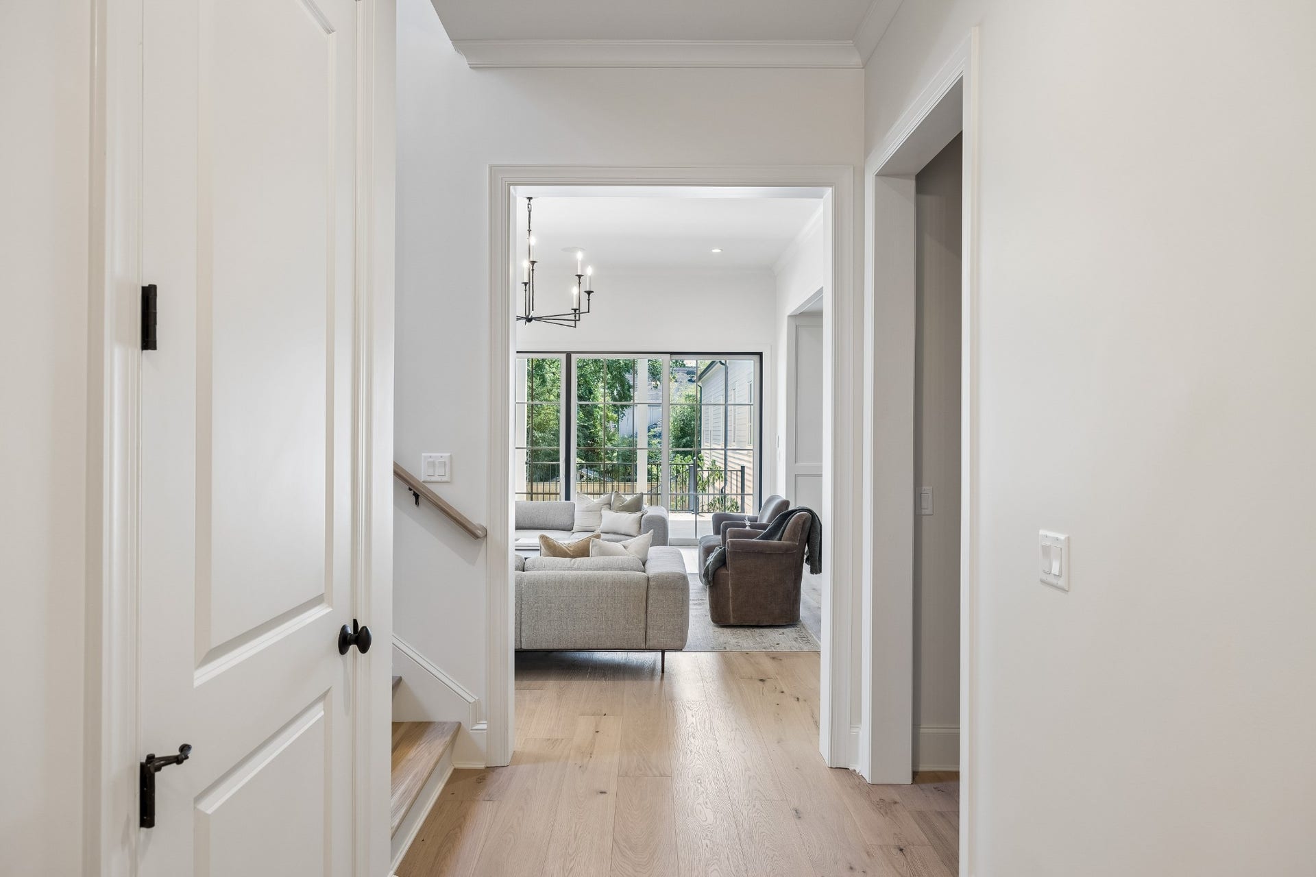 1133 Maplehurst Ln, Nashville, TN 37204 From the foyer into the great room