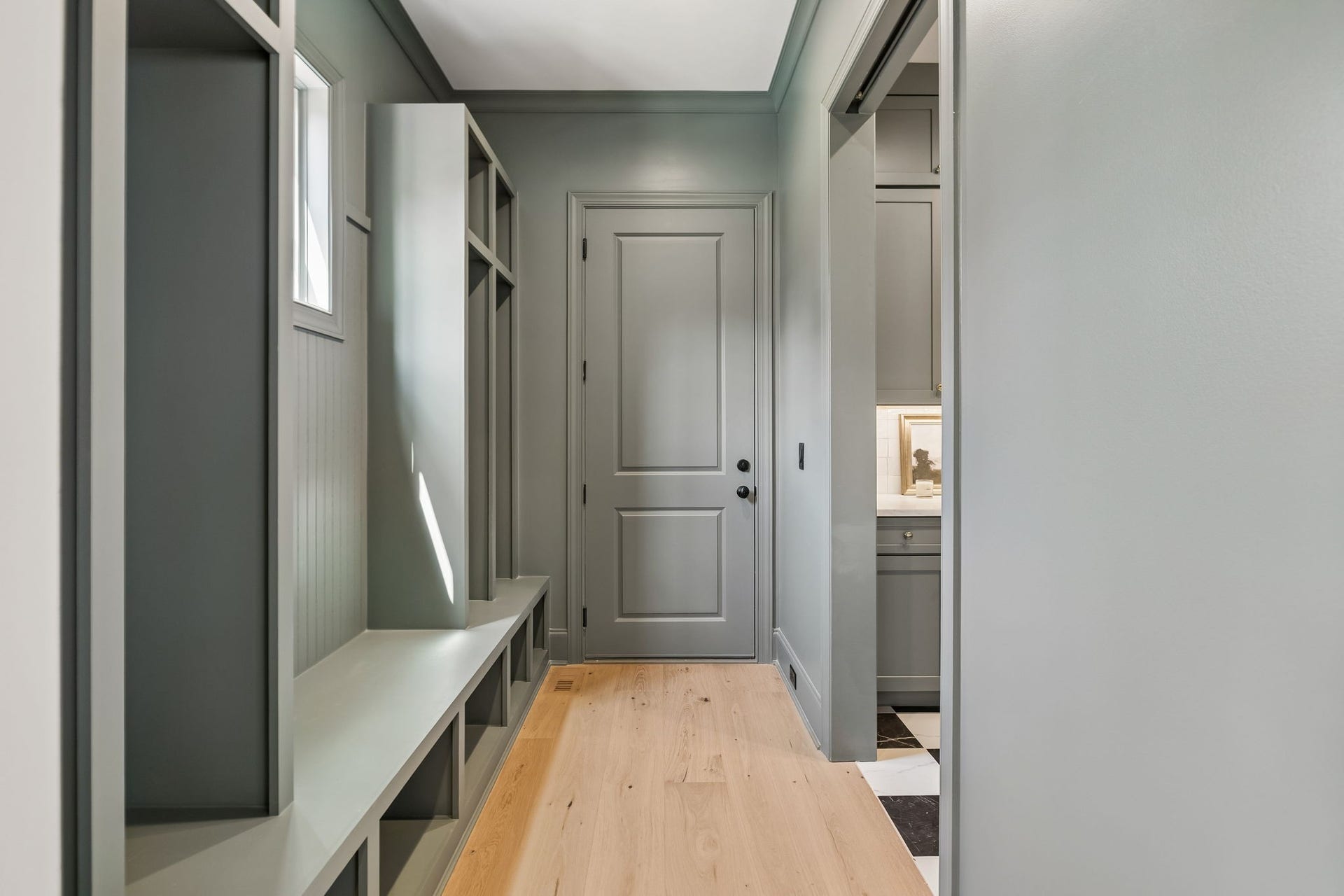 1133 Maplehurst Ln, Nashville, TN 37204 Thoughtfully designed drop zone just inside the garage features custom built-in lockers, bench seating, and storage for an organized everyday entry into the home.