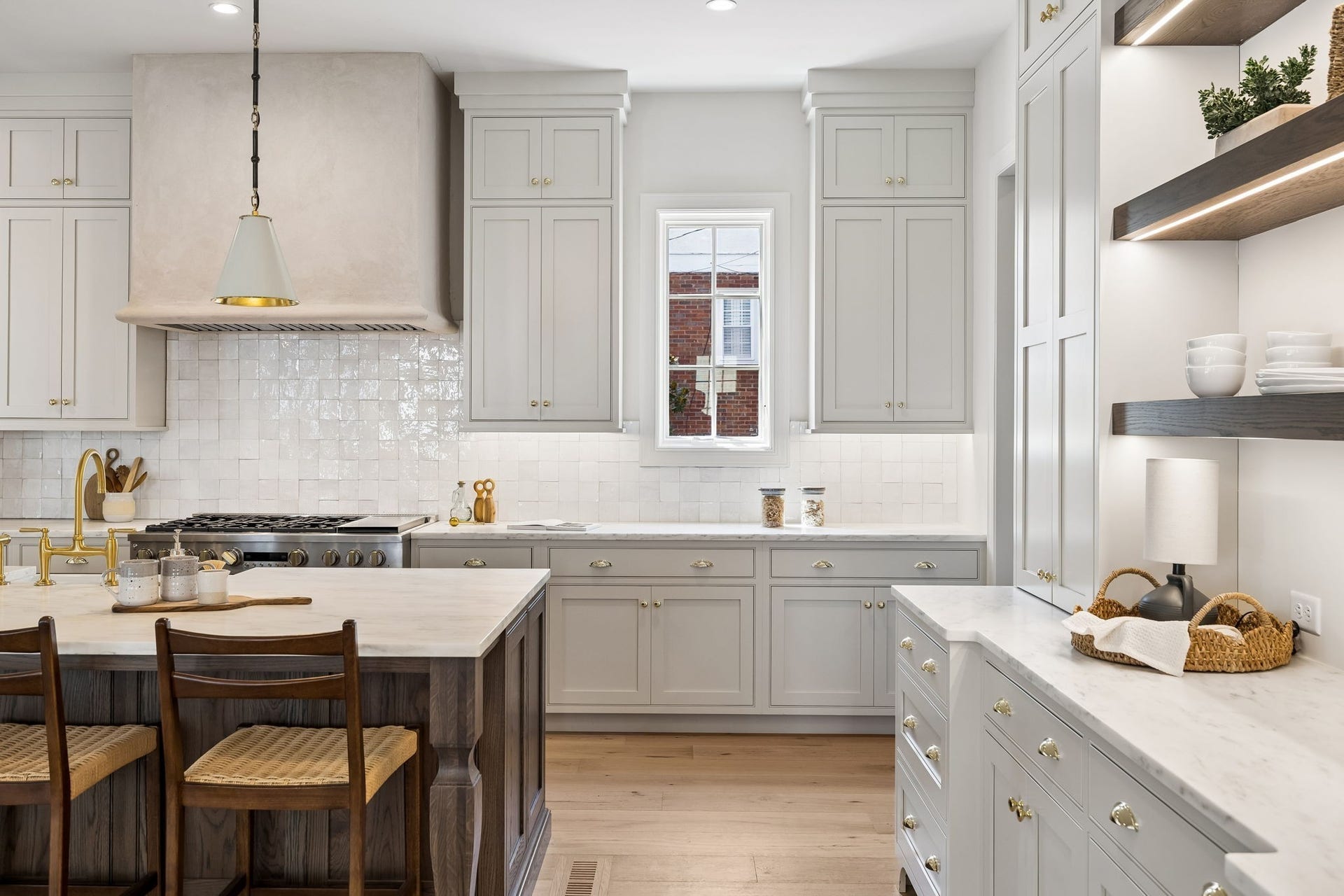 1133 Maplehurst Ln, Nashville, TN 37204 The oversized island provides abundant prep space and seating for four, making it equally suited for casual meals, entertaining, and gathering with family and friends.