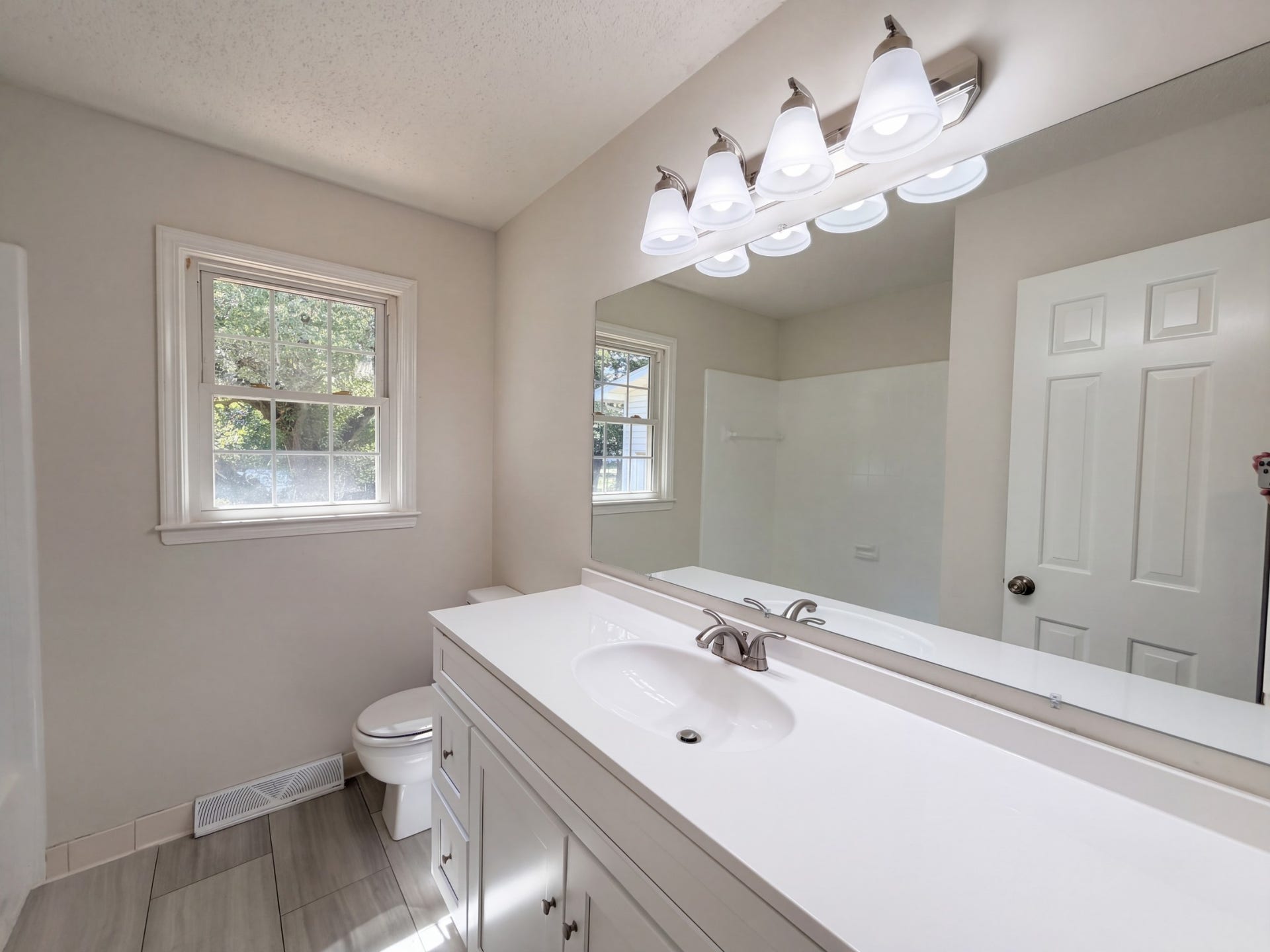 1005 Roseview Dr, Columbia, TN 38401 1005 Roseview Dr, Columbia, TN 38401