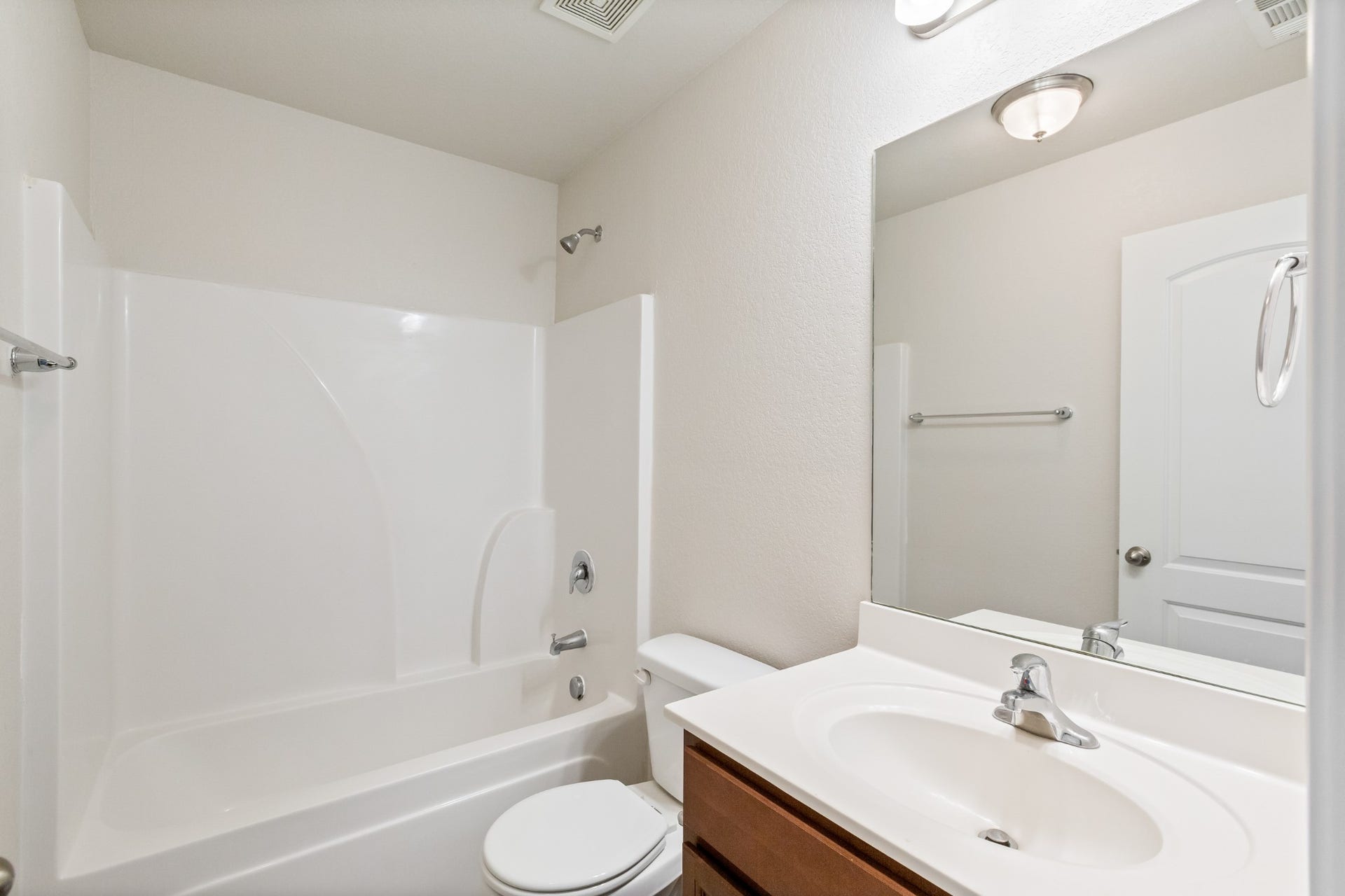 2515 Queen Bee Dr, Columbia, TN 38401 2515 Queen Bee Dr, Columbia, TN 38401