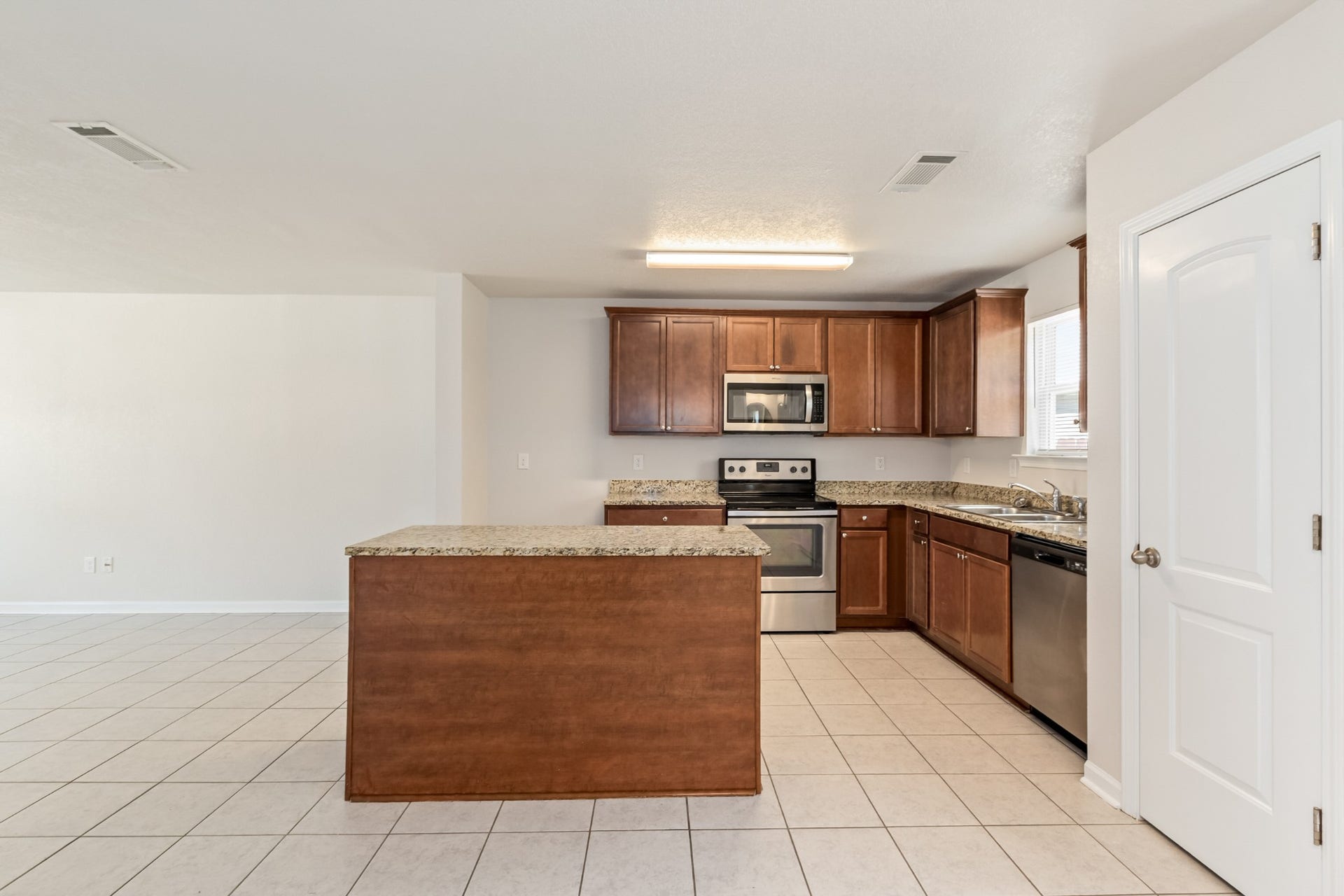 2515 Queen Bee Dr, Columbia, TN 38401 2515 Queen Bee Dr, Columbia, TN 38401