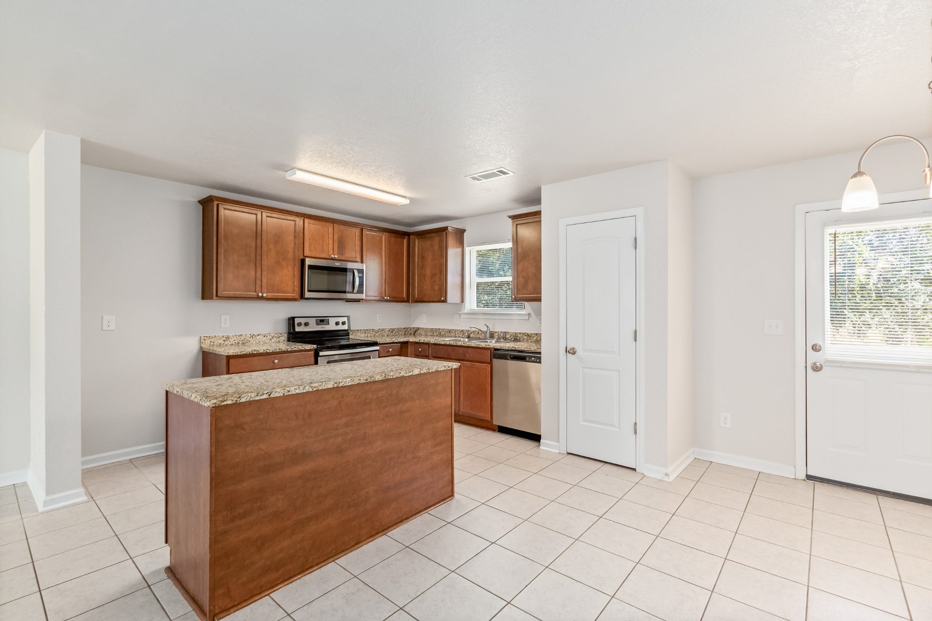 2515 Queen Bee Dr, Columbia, TN 38401 2515 Queen Bee Dr, Columbia, TN 38401