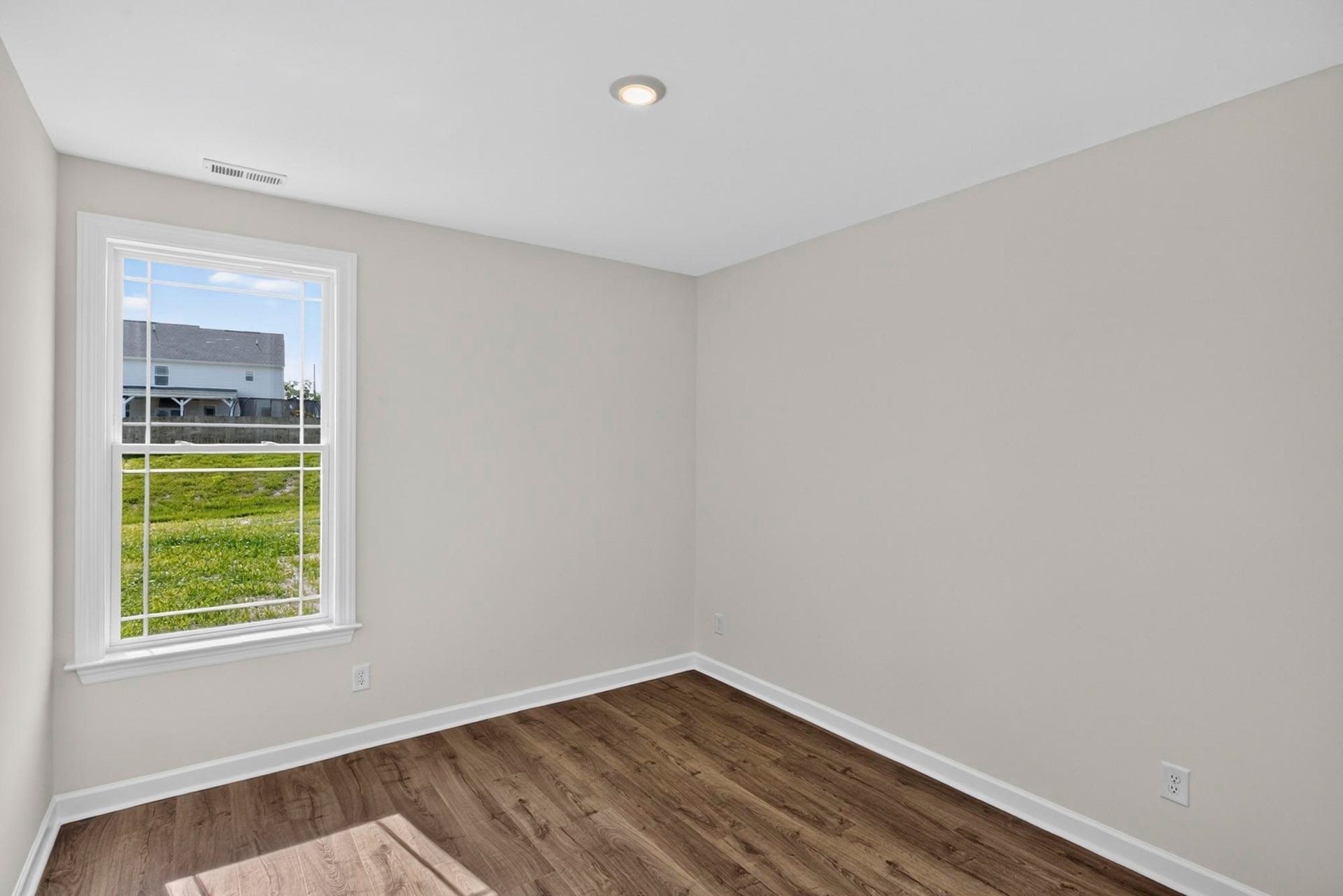 5016 Salient Dr, Spring Hill, TN 37174 5016 Salient Dr, Spring Hill, TN 37174