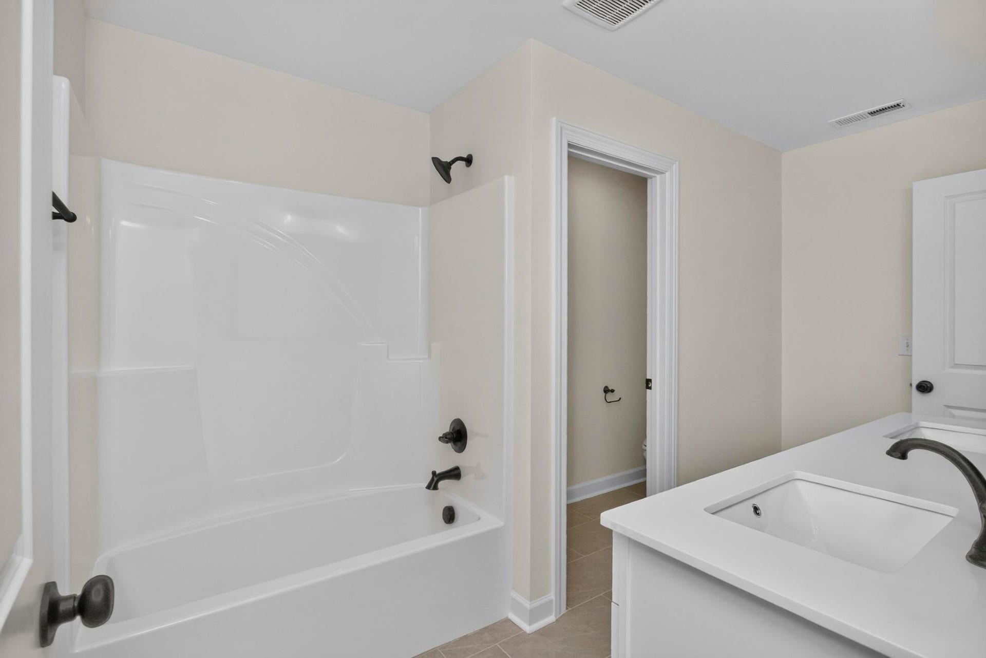5016 Salient Dr, Spring Hill, TN 37174 5016 Salient Dr, Spring Hill, TN 37174