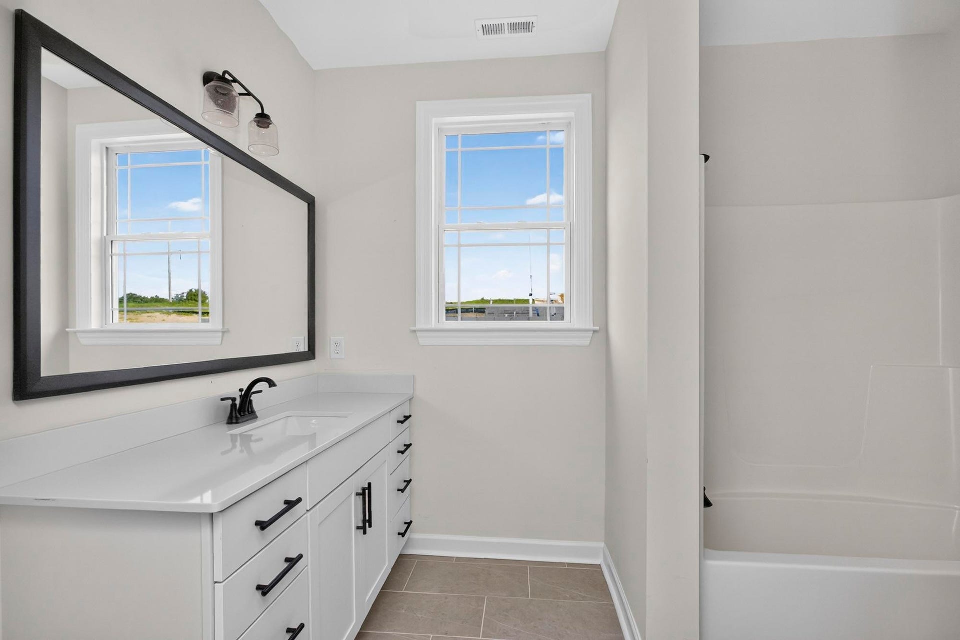 5016 Salient Dr, Spring Hill, TN 37174 5016 Salient Dr, Spring Hill, TN 37174