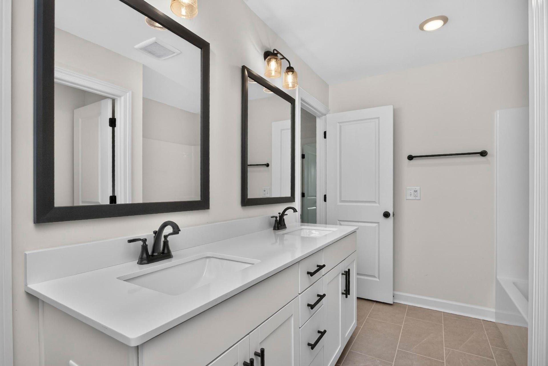 5016 Salient Dr, Spring Hill, TN 37174 5016 Salient Dr, Spring Hill, TN 37174