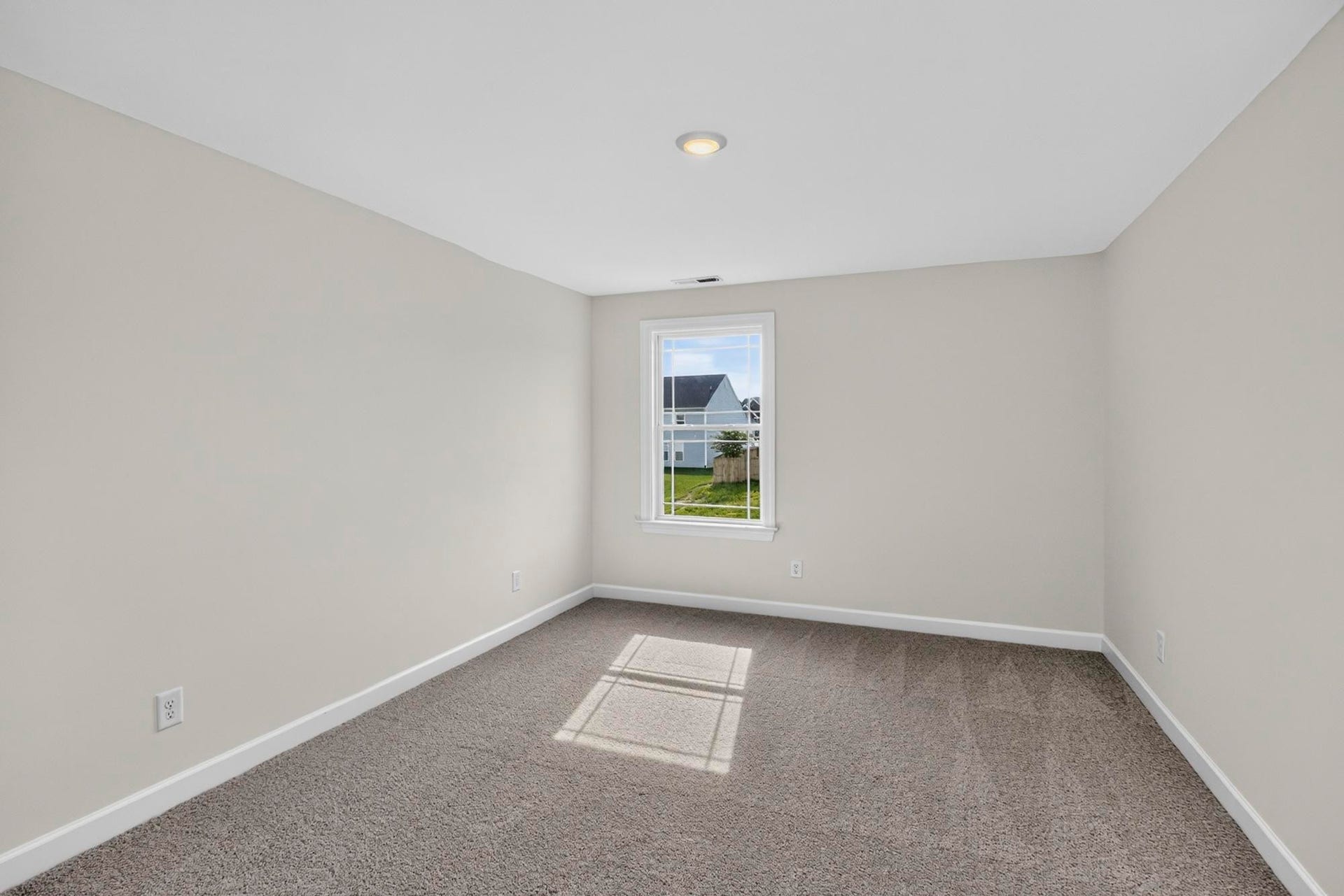 5016 Salient Dr, Spring Hill, TN 37174 5016 Salient Dr, Spring Hill, TN 37174