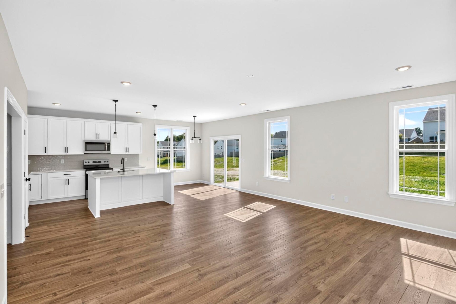 5016 Salient Dr, Spring Hill, TN 37174 5016 Salient Dr, Spring Hill, TN 37174