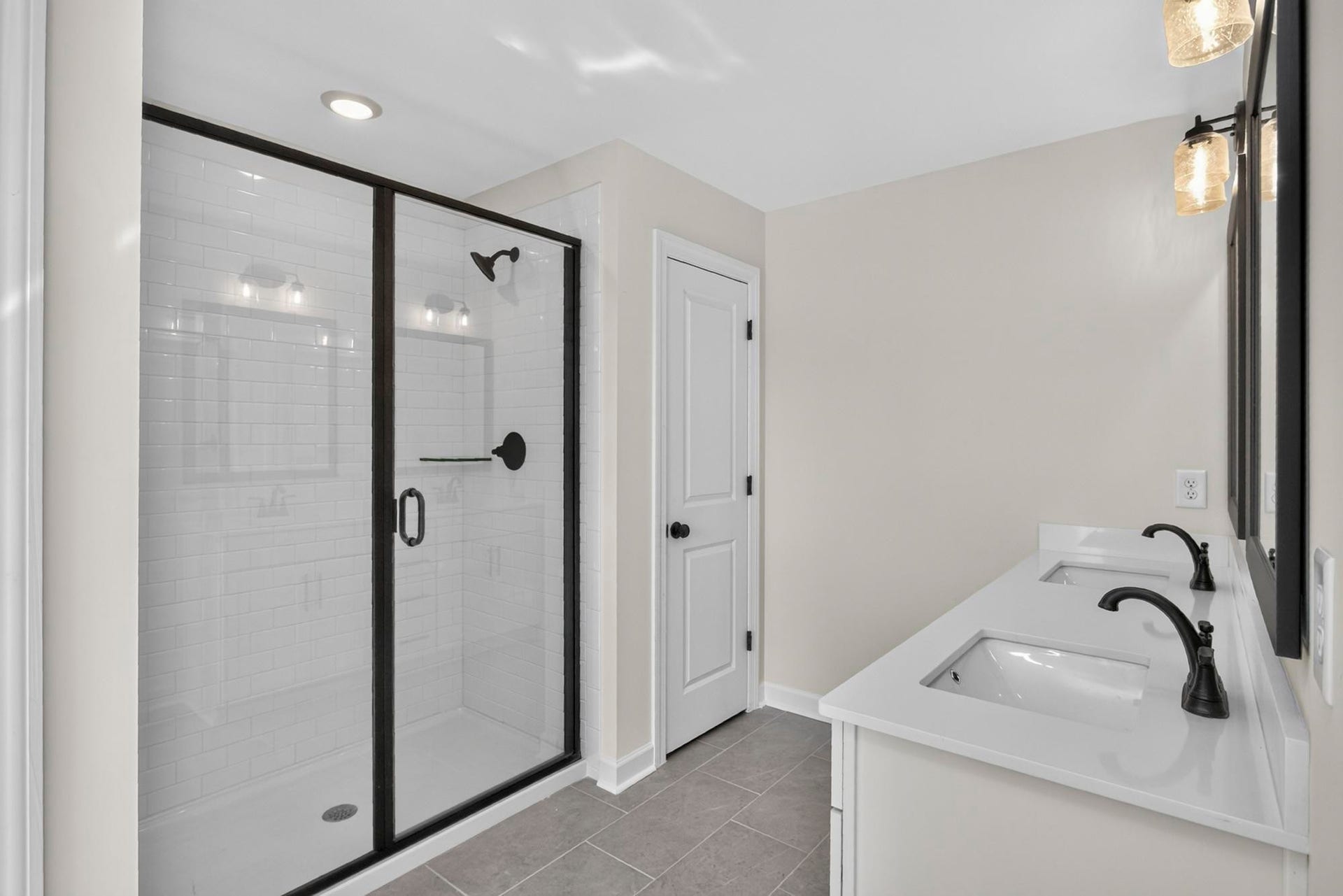 5016 Salient Dr, Spring Hill, TN 37174 5016 Salient Dr, Spring Hill, TN 37174