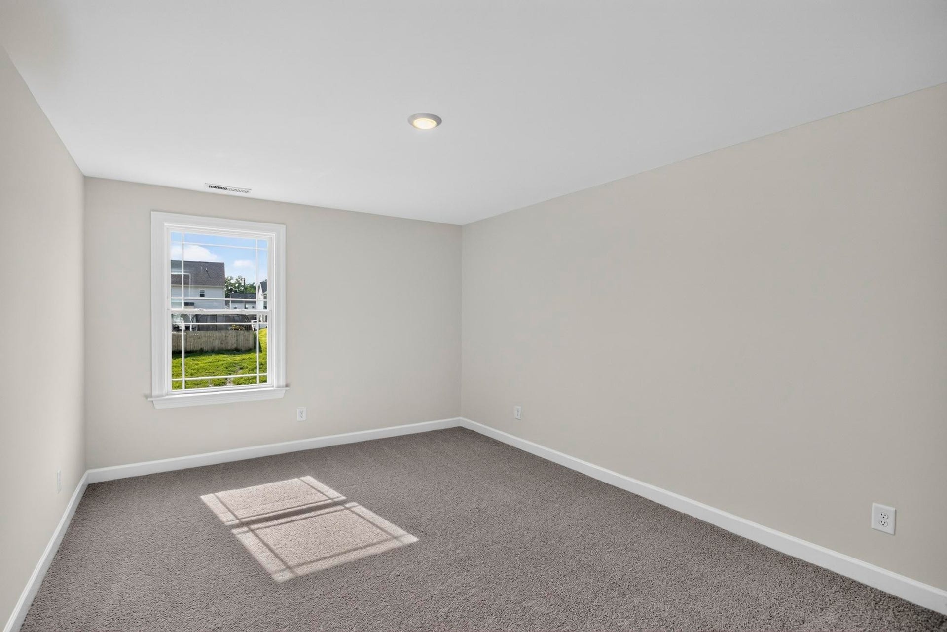 5016 Salient Dr, Spring Hill, TN 37174 5016 Salient Dr, Spring Hill, TN 37174