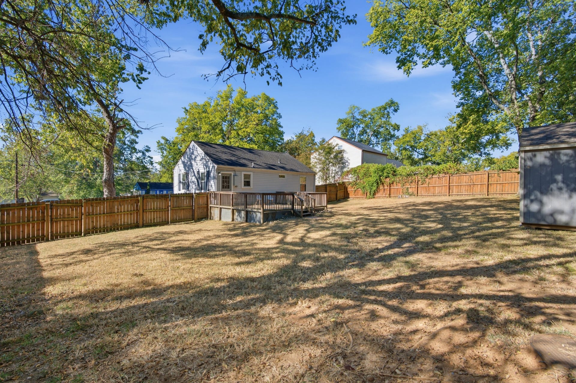 631 Blackstone Ave, Madison, TN 37115 Pet owners and gardeners alike will love this backyard.