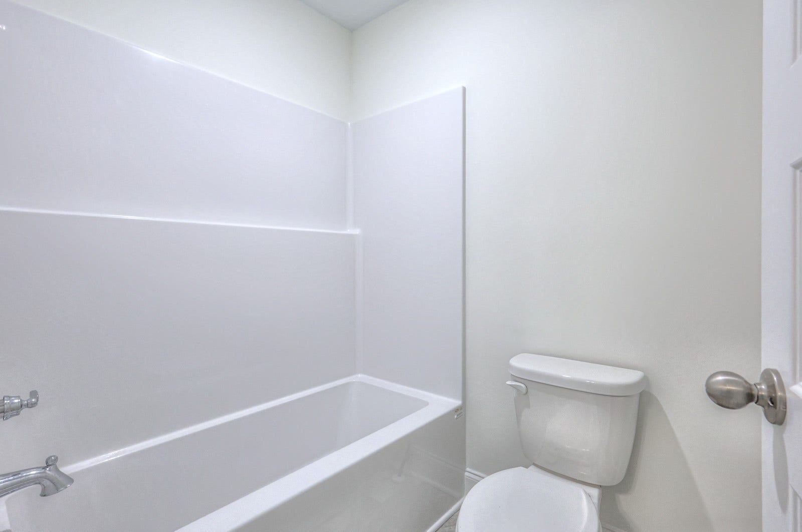 2019 Bennett Creek Dr, Columbia, TN 38401 Picture is of the same floor plan in a completed home, selections may vary.