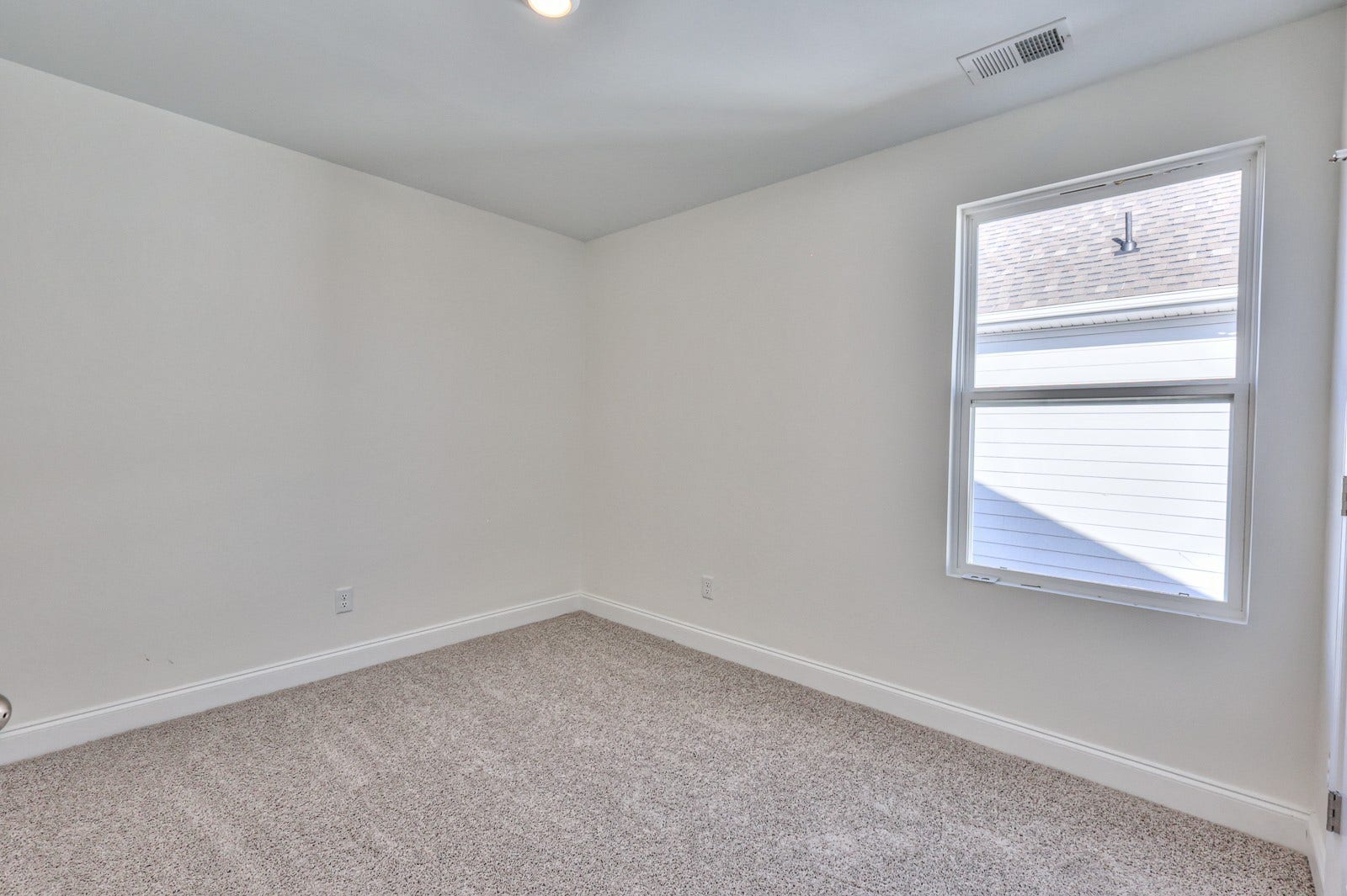 2019 Bennett Creek Dr, Columbia, TN 38401 Picture is of the same floor plan in a completed home, selections may vary.