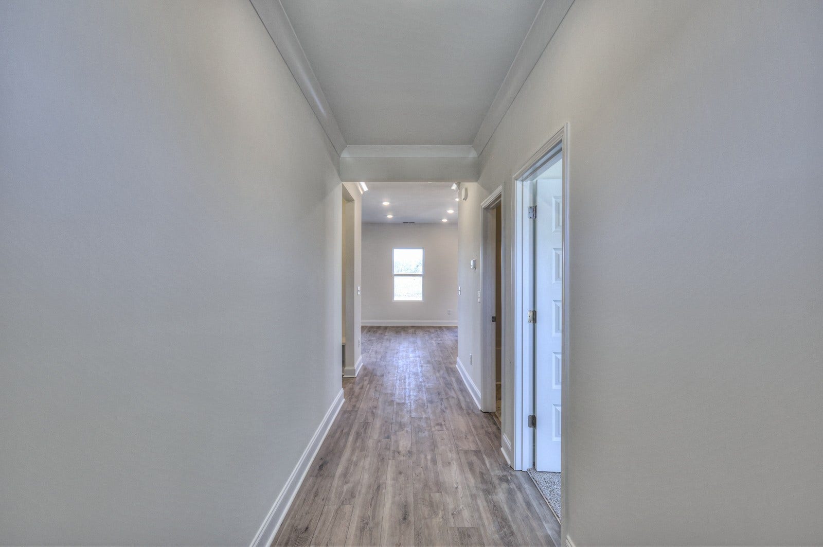 2019 Bennett Creek Dr, Columbia, TN 38401 Picture is of the same floor plan in a different community. Selections and finishes will vary.