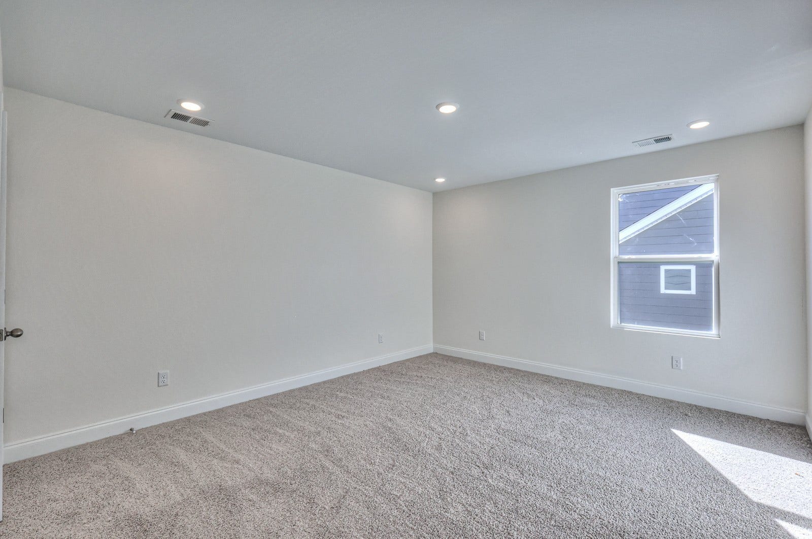 2019 Bennett Creek Dr, Columbia, TN 38401 Picture is of the same floor plan in a completed home, selections may vary.
