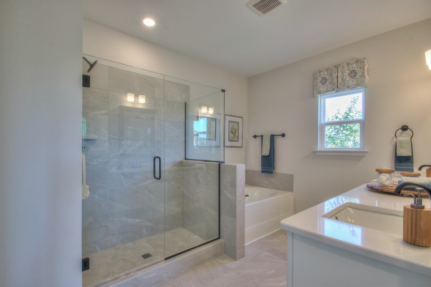 2312 Mary Lou Way, Columbia, TN 38401 All photos are of likeness taken from model home; colors and finishes will vary.