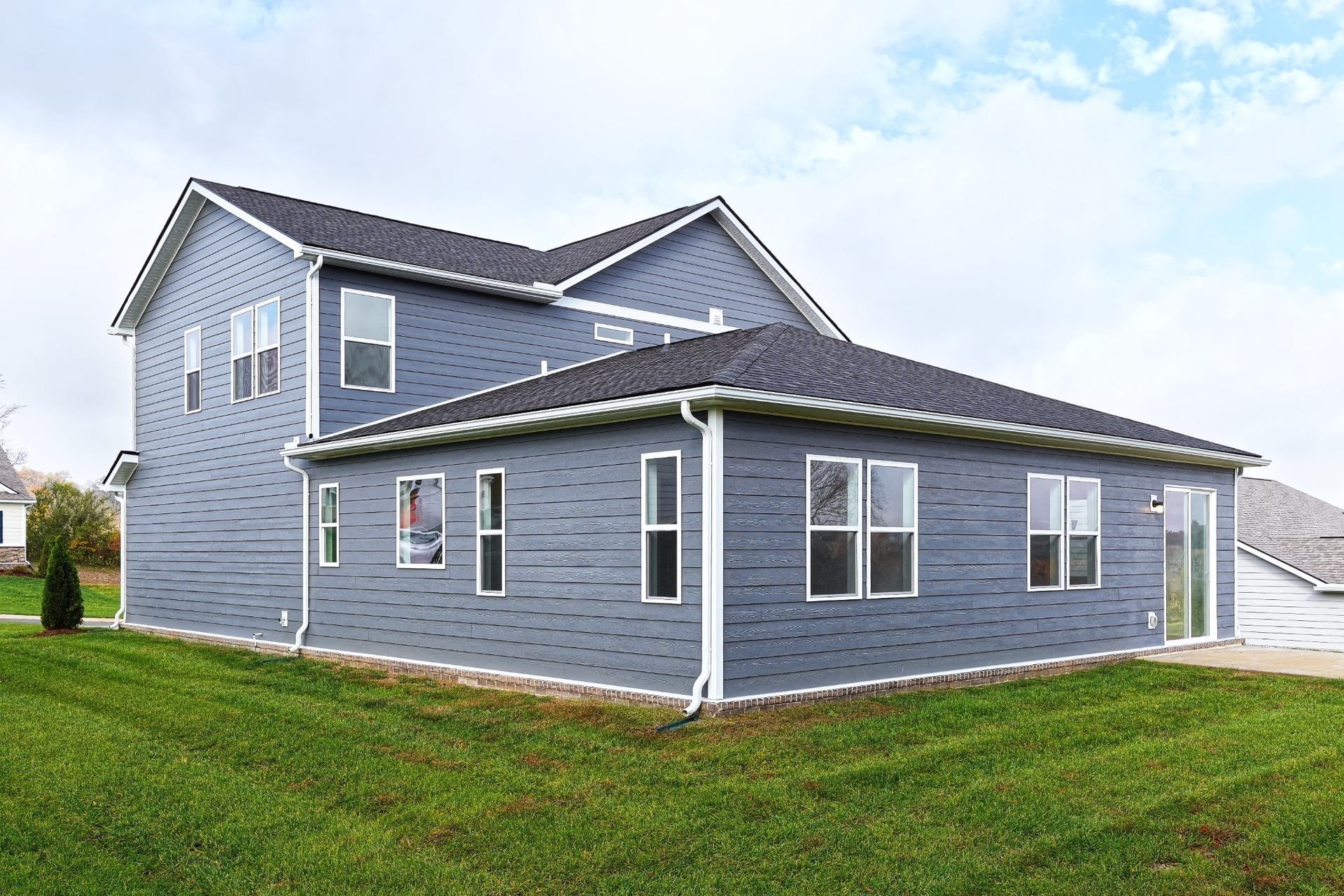 2372 Williamsport Landing, Columbia, TN 38401 COME SEE THE VIEW FROM THE BACKPORCH
