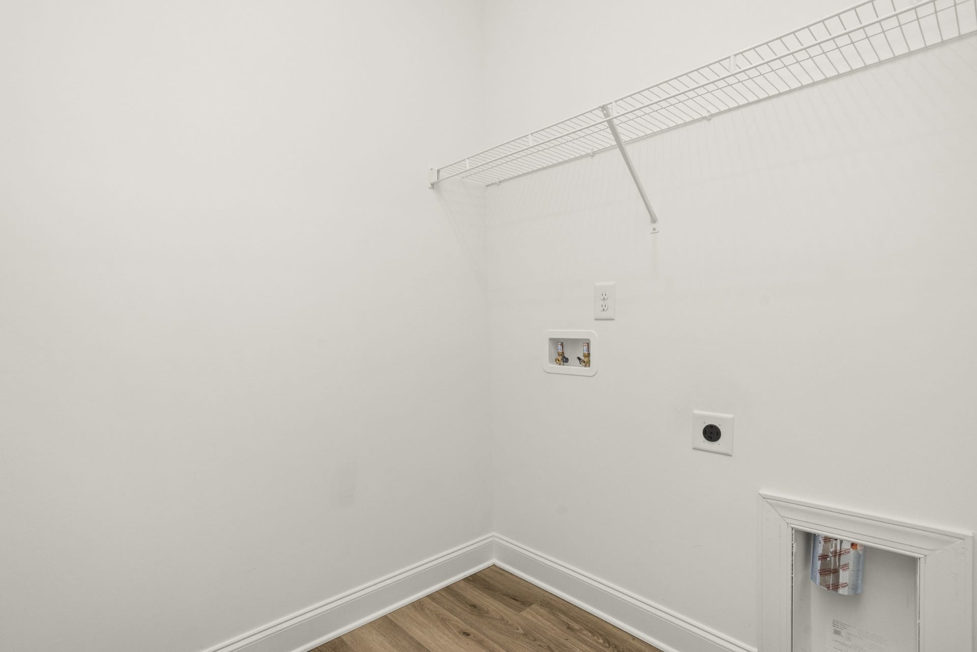 2319 Williamsport Landing, Columbia, TN 38401 Laundry room