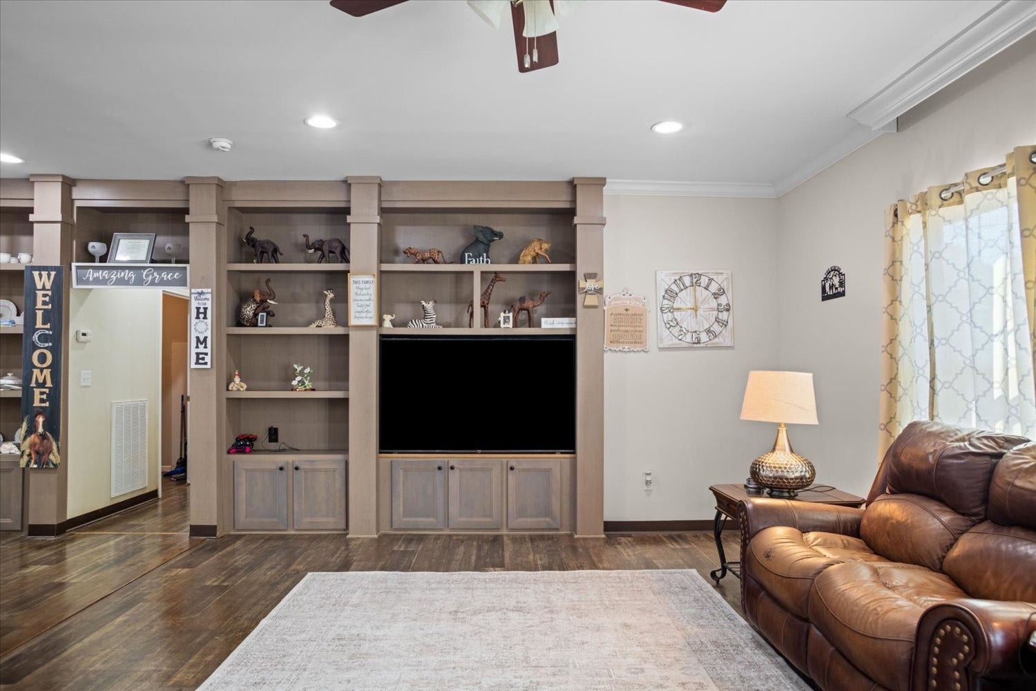 Built-ins in the living room for your entertainment system