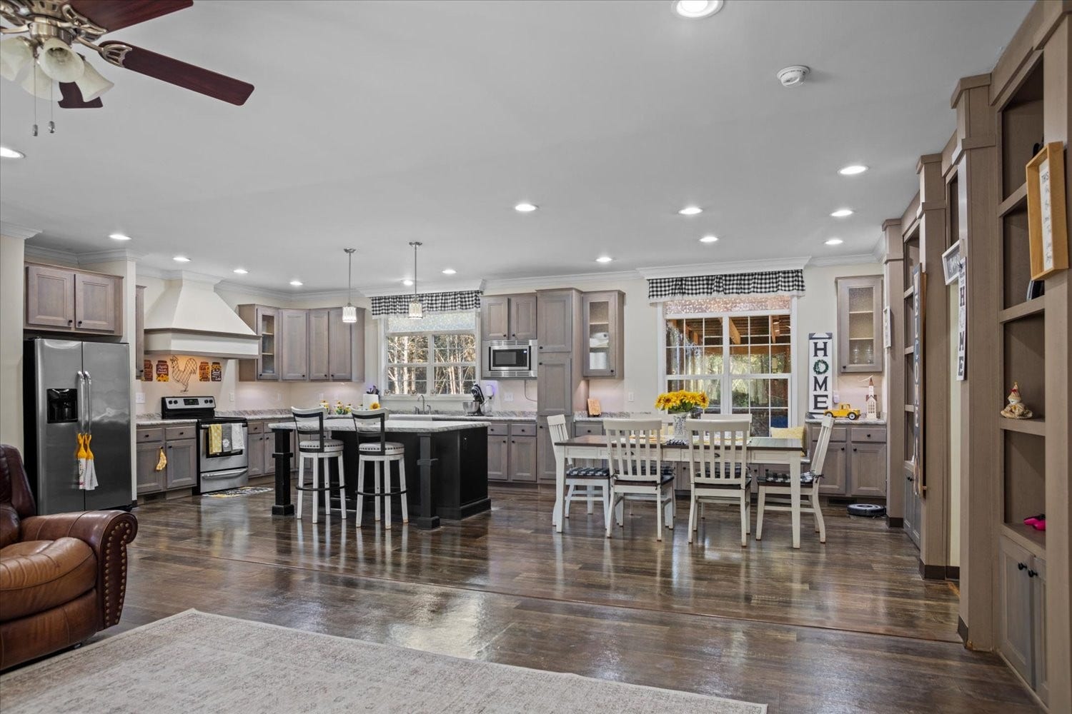 Look at this fabulous open floor plan!