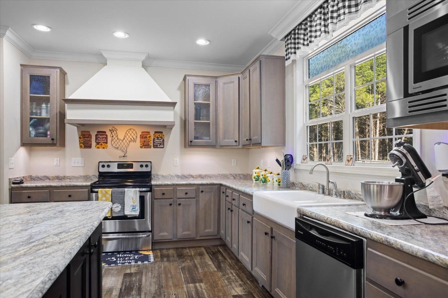Massive amount of counter space for all your cooking and gadgets