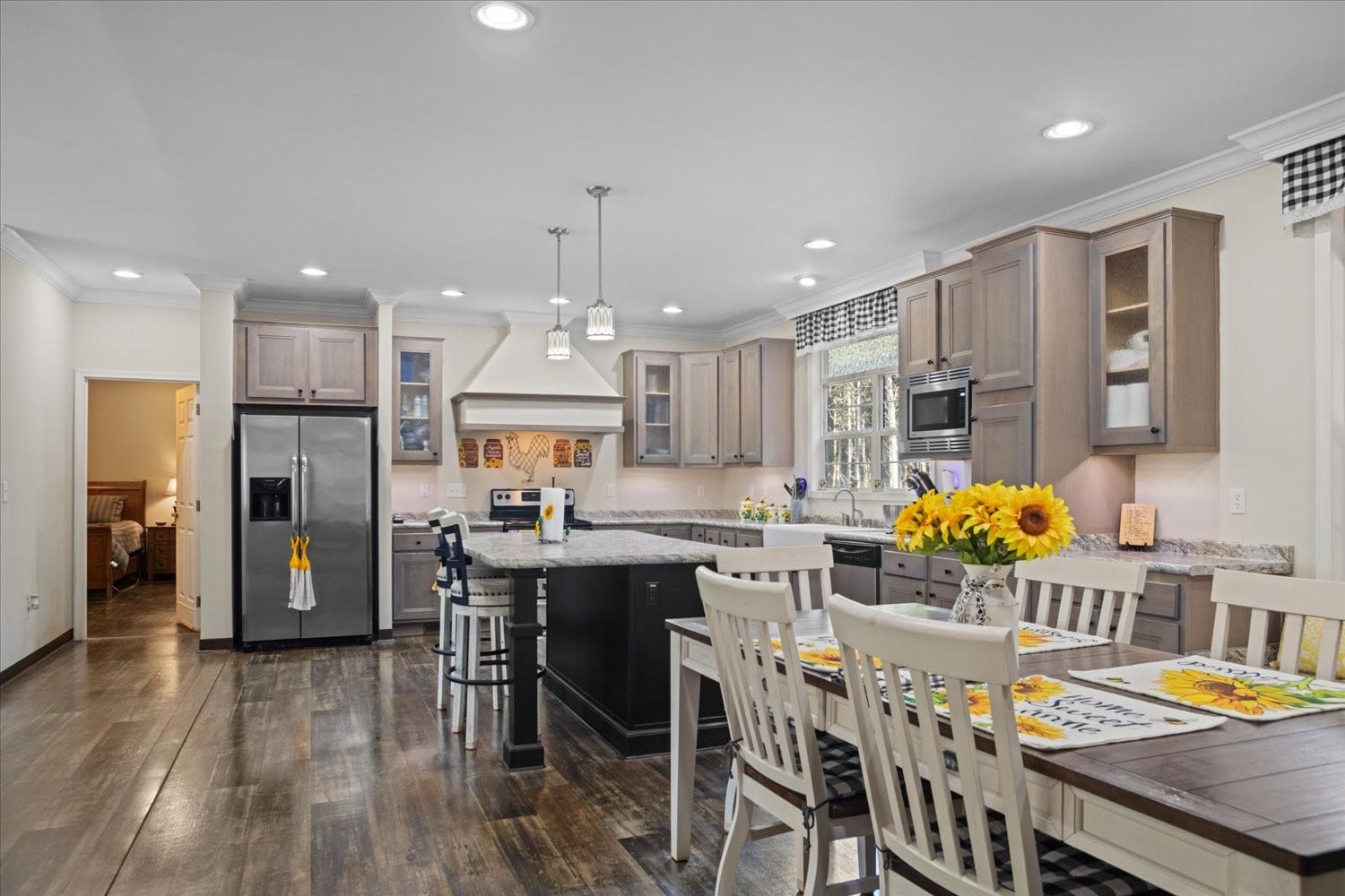 Stainless appliances, modern vent-a-hood and island dining