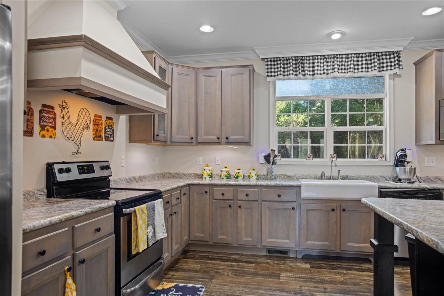 The perfect window over the kitchen sink
