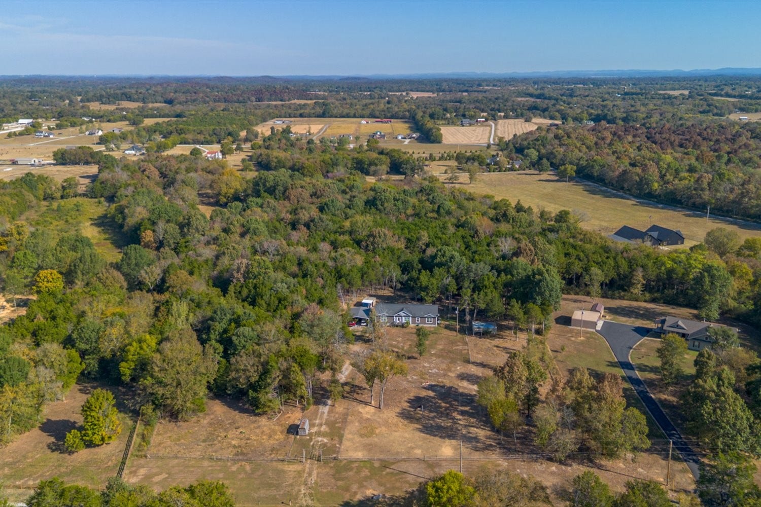 3469 Gillespie Ln, Columbia, TN 38401