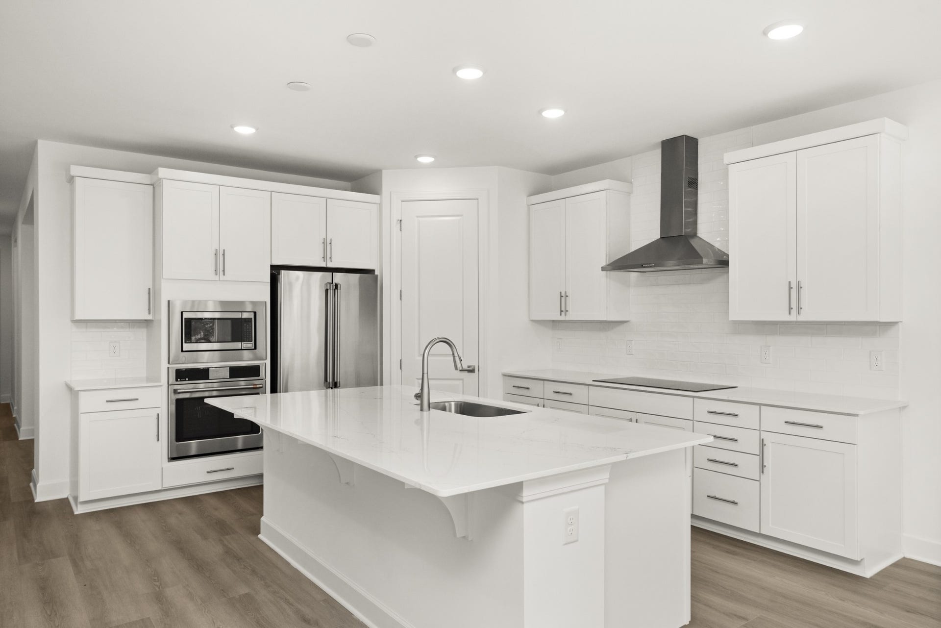111 West Casa Way, Mount Juliet, TN 37122 Bright and open kitchen!!!