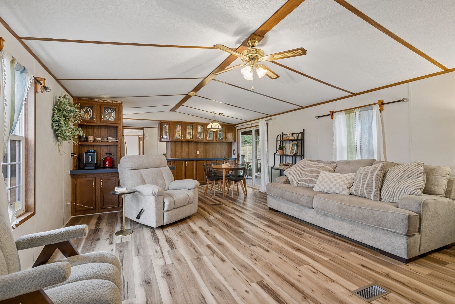 1687 Columbia Rock Rd, Columbia, TN 38401 1687 Columbia Rock Rd, Columbia, TN 38401