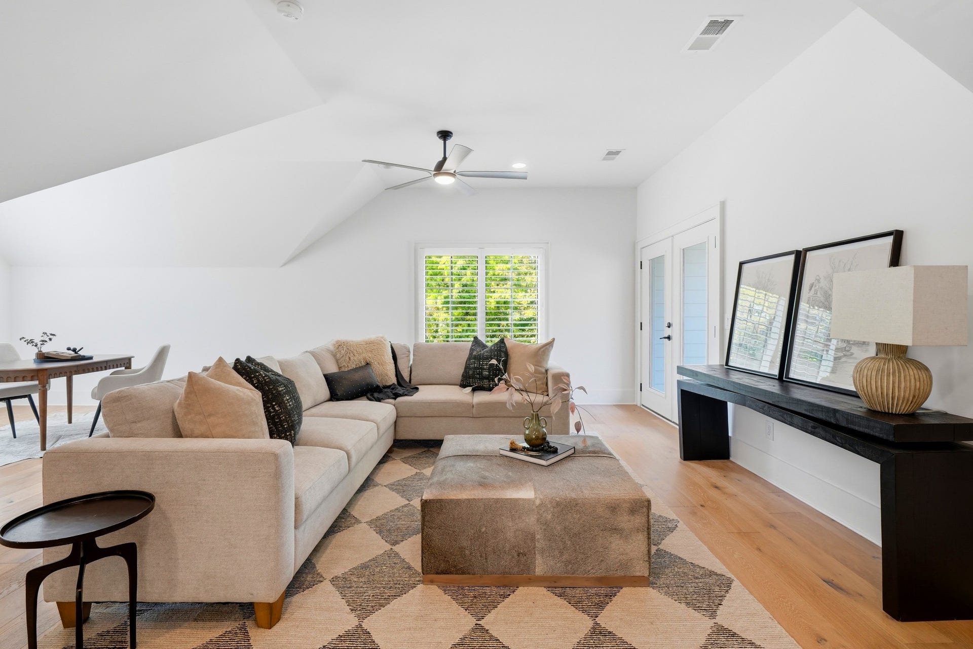 864 Battery Ln, Nashville, TN 37220 864 Battery Ln, Nashville, TN 37220